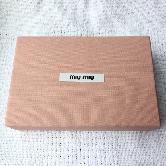 Authentic MIU MIU Matelasse Nappa Leather L Shape Zipper Wallet Card Holder Sole - Picture 16 of 16